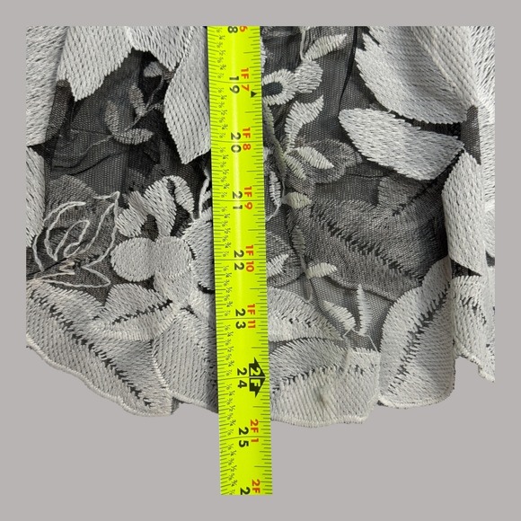 Gracia Black & White Floral Embroidered Long Sleeve Mesh Peplum Top L - Picture 16 of 16